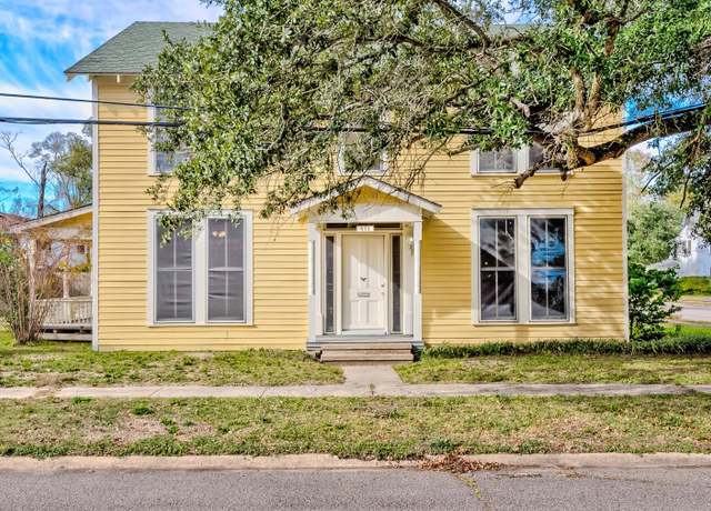 Property at 811 10th St, Orange, TX 77630, 5 beds, 2 baths