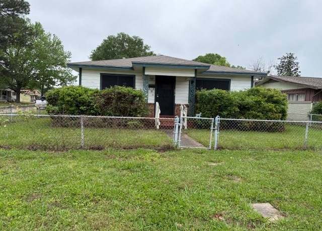 Property at 3215 Worcester St, Beaumont, TX 77705, 3 beds, 1.5 baths