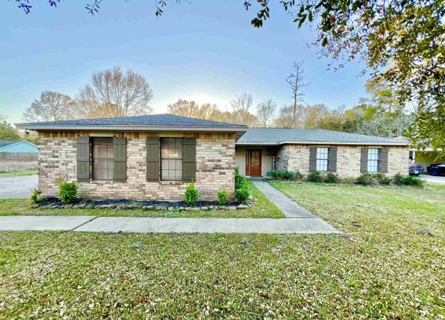 Property at 7055 Carroll Ln, Beaumont, TX 77713, 3 beds, 2 baths