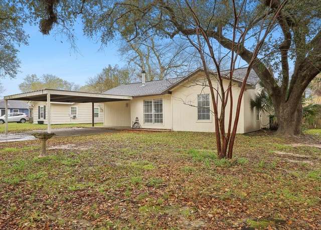 Property at 9 Circle P St, Orange, TX 77630, 3 beds, 2 baths