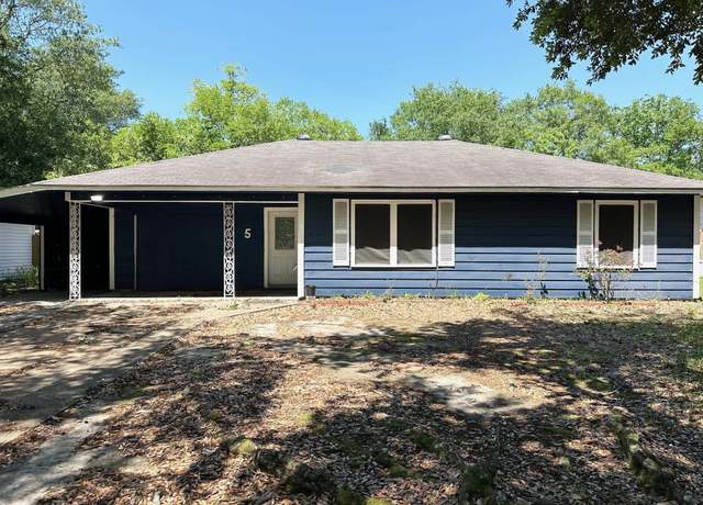 Property at 5 Circle P St, Orange, TX 77630, 3 beds, 1 bath