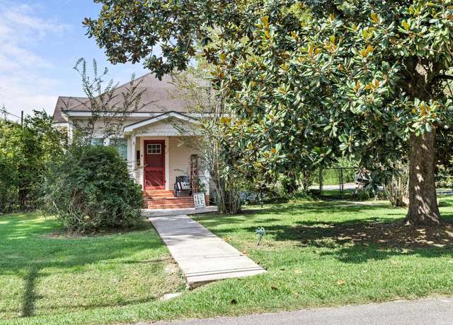 Property at 490 W Barkley St, Sour Lake, TX 77659, 2 beds, 2 baths