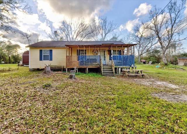 Property at 1501 Roebuck Ln, Silsbee, TX 77656, 3 beds, 2 baths