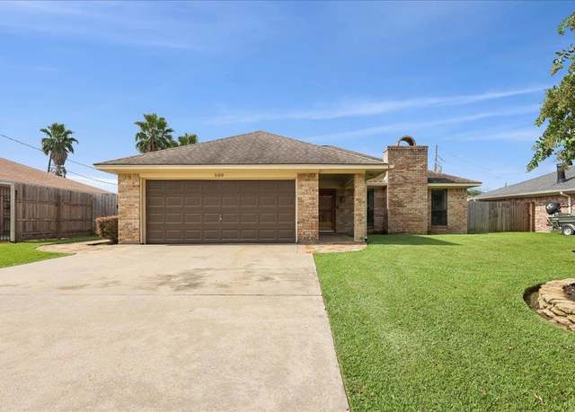 Property at 509 Drawhorn Dr, Port Neches, TX 77651, 3 beds, 2 baths