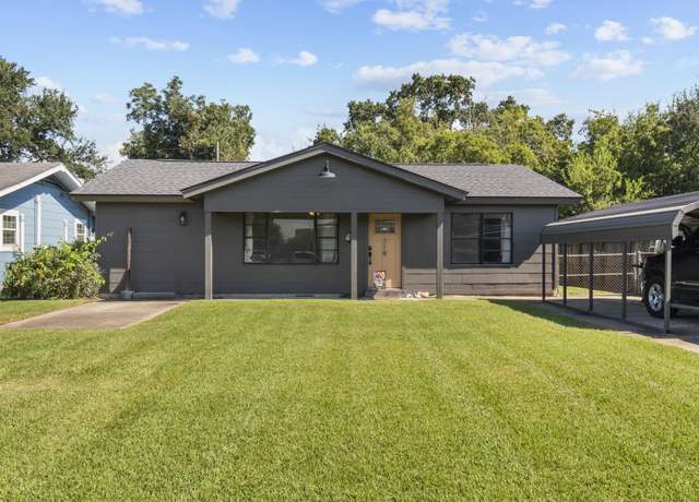 Property at 718 Central St, Port Neches, TX 77651, 3 beds, 1 bath
