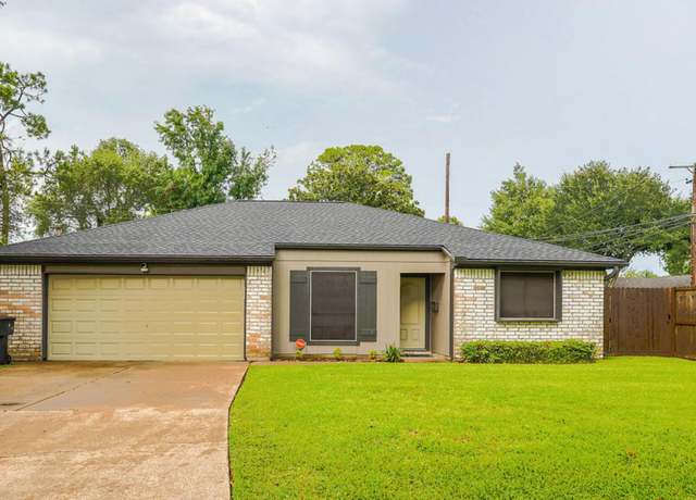Property at 815 S 3rd St, Nederland, TX 77627, 3 beds, 2 baths