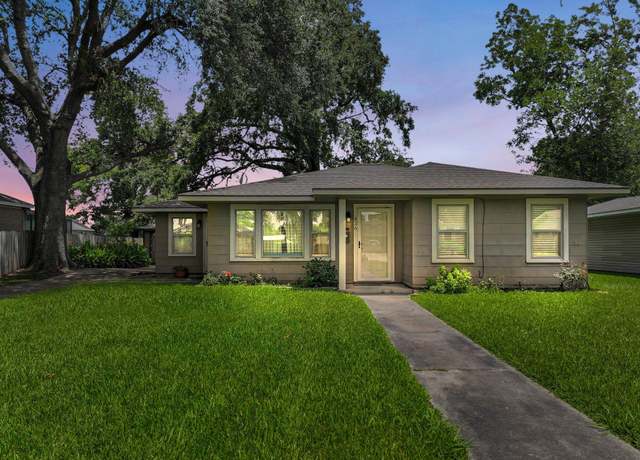Property at 426 Avenue C, Port Neches, TX 77651, 2 beds, 1 bath