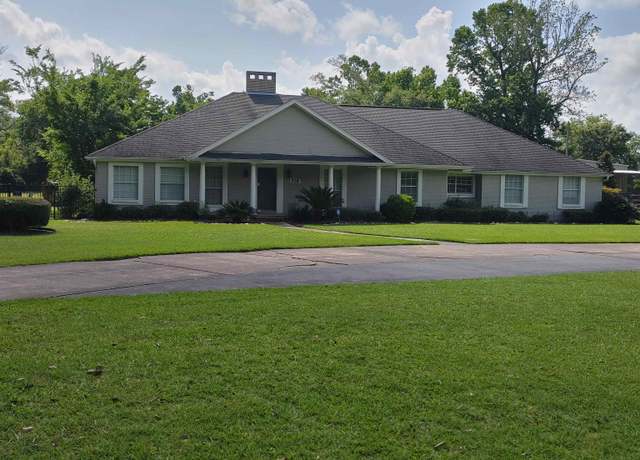 Property at 310 Junker Rd, Beaumont, TX 77707, 4 beds, 3.5 baths