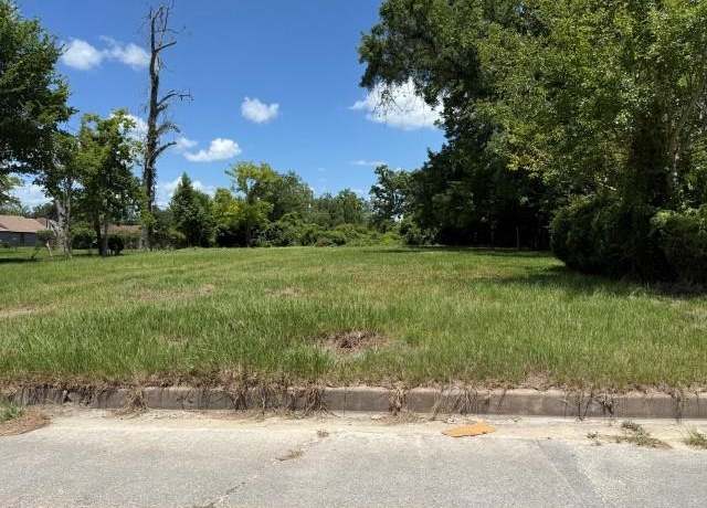 Property at 2464 Grand St, Beaumont, TX 77703
