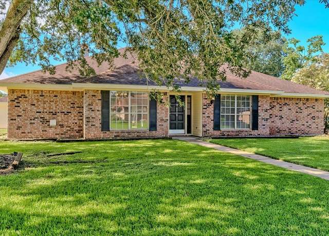 Property at 6915 Glen Willow Dr, Beaumont, TX 77706, 4 beds, 2.5 baths