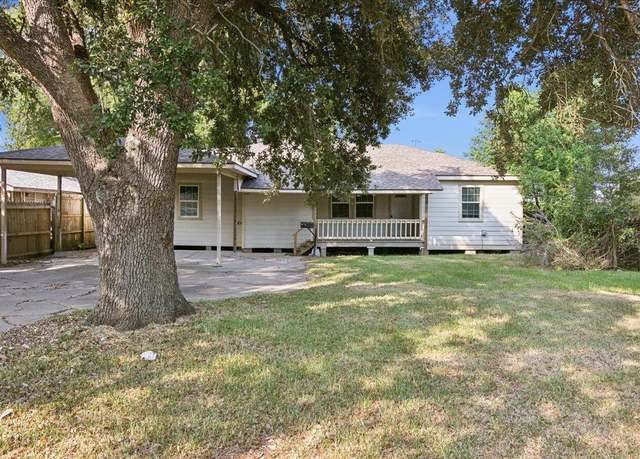 Property at 3226 Hickory Ave, Groves, TX 77619, 5 beds, 2 baths
