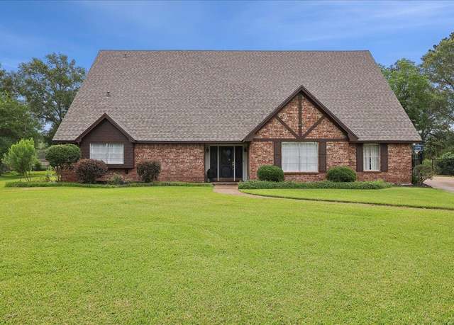 Property at 1210 Nottingham Ln, Beaumont, TX 77706, 5 beds, 4.5 baths