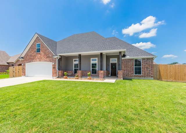 Property at 4813 Augusta Dr, Groves, TX 77619, 4 beds, 3 baths