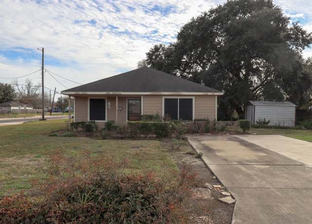 Property at 2915 Edmonds Ave, Beaumont, TX 77705, 2 beds, 1 bath