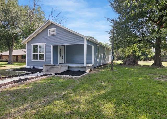 Property at 305 Rhode Island St, Orange, TX 77630, 3 beds, 2 baths
