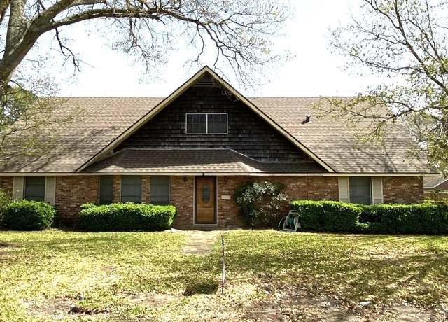 Property at 4220 36th St, Port Arthur, TX 77642, 4 beds, 3 baths
