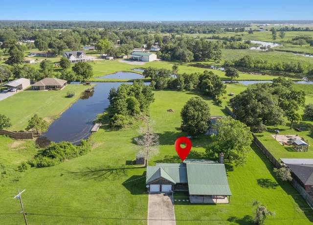 Property at 3201 Patillo Rd, Orange, TX 77630, 2 beds, 1.5 baths