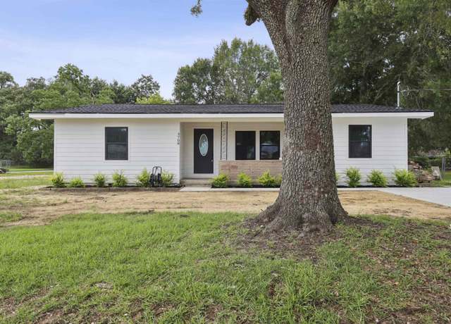 Property at 3708 Travis Dr, Beaumont, TX 77703, 3 beds, 2 baths