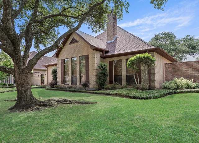 Property at 27 Bellechase Gdns, Beaumont, TX 77706, 2 beds, 2.5 baths