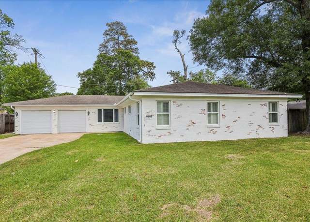 Property at 5520 N Circuit Dr, Beaumont, TX 77706, 4 beds, 3 baths