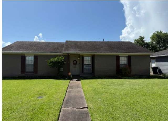 Property at 1403 Orange Ave, Nederland, TX 77627, 3 beds, 1.5 baths