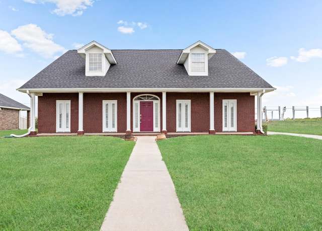 Property at 3360 Lake Arthur Dr, Port Arthur, TX 77642, 3 beds, 3 baths