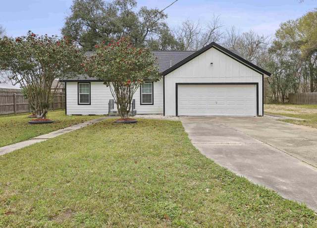 Property at 2851 61st St, Port Acres, TX 77640, 3 beds, 2 baths