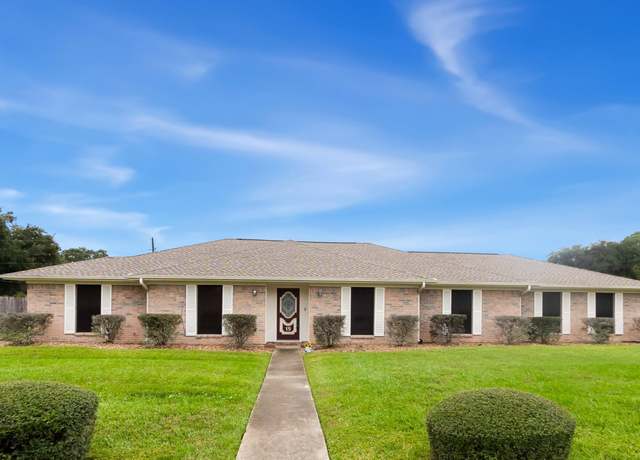 Property at 15 Candlelight Ln, Lumberton, TX 77657, 4 beds, 2.5 baths