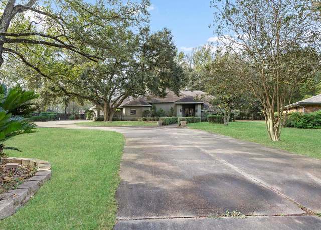Property at 100 Bayou Dr, Beaumont, TX 77705, 3 beds, 3 baths