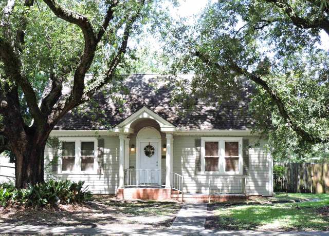 Property at 4545 Hollywood Dr, Port Arthur, TX 77642, 3 beds, 1.5 baths