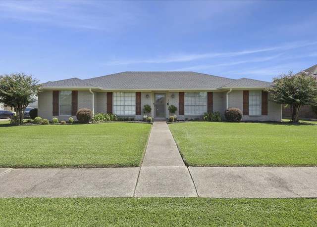 Property at 666 Ridgewood Dr, Port Neches, TX 77651, 3 beds, 2.5 baths