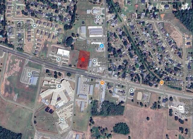 Property at 1040 & 1050 W Roundbunch Rd, Bridge City, TX 77611