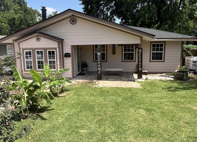 Property at 2915 Ave G, Nederland, TX 77627, 4 beds, 1 bath