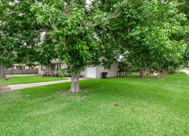 Property at 411 3rd St, Nederland, TX 77627, 3 beds, 1 bath