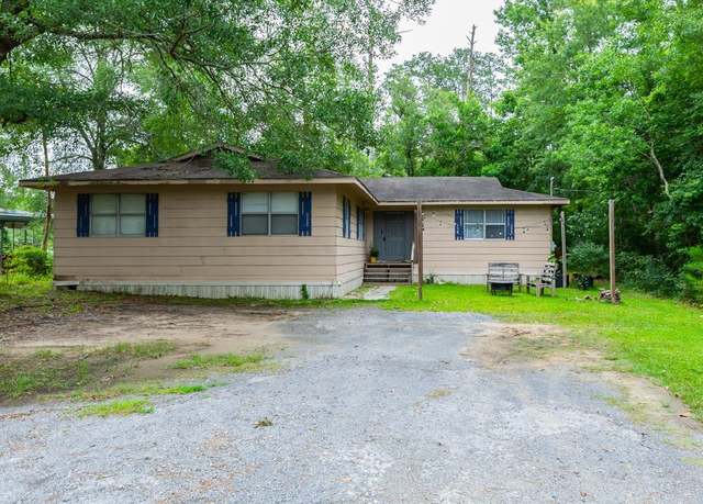 Property at 410 Creekwood St, Vidor, TX 77662, 4 beds, 2 baths