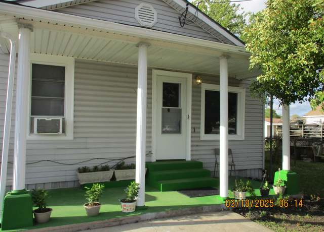 Property at 1806 Dupont Dr, Orange, TX 77630, 2 beds, 1 bath