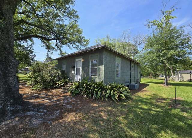 Property at 1022 Wilson St, Port Neches, TX 77651, 2 beds, 1 bath