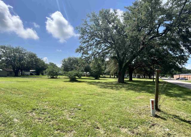 Property at 830 Broadway St, China, TX 77613