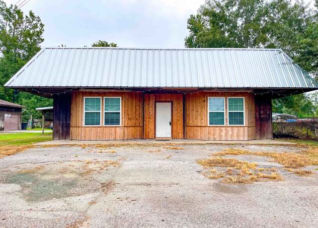 Property at 220 Wilson St, Vidor, TX 77662, 3 beds, 1.5 baths
