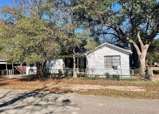 Property at 805 N 6th, Silsbee, TX 77656, 4 beds, 2 baths