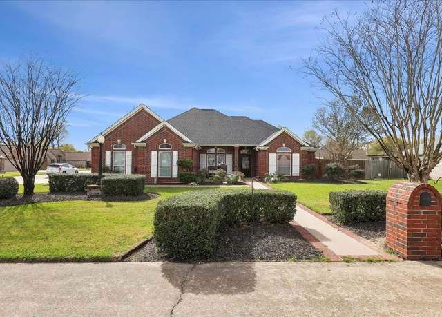 Property at 194 Troy St, Bridge City, TX 77611, 3 beds, 2 baths