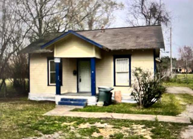 Property at 2136 Taylor St, Beaumont, TX 77703, 3 beds, 1 bath