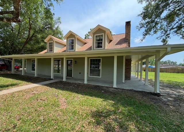 Property at 1401 Buckingham Dr, Orange, TX 77632, 3 beds, 2 baths