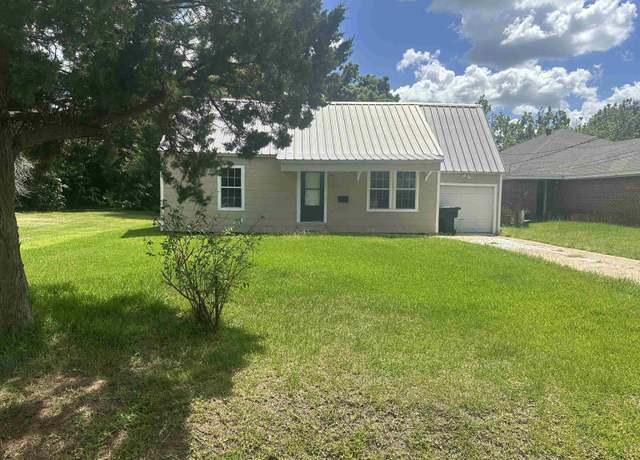 Property at 127 Hilldale Dr, Nederland, TX 77627, 3 beds, 2 baths