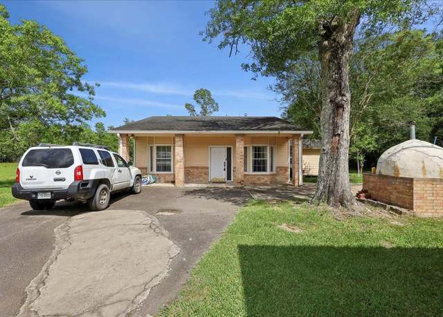 Property at 1035 Chamberlin Dr, Beaumont, TX 77707, 3 beds, 2 baths
