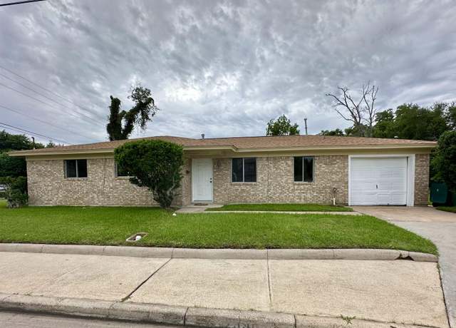 Property at 2390 Sarah St, Beaumont, TX 77705, 3 beds, 1.5 baths