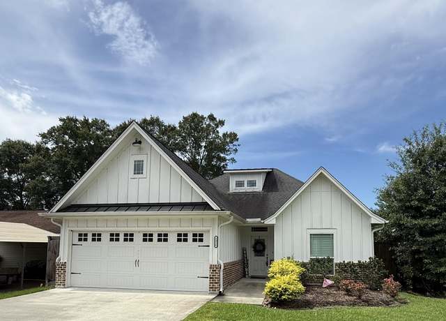 Property at 1316 S 13th St, Nederland, TX 77627, 3 beds, 2 baths