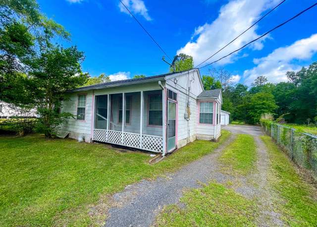Property at 565 E Bolivar St, Vidor, TX 77662, 3 beds, 1.5 baths