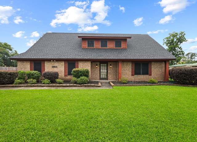 Property at 1911 Huntsman St, Orange, TX 77632, 4 beds, 3 baths