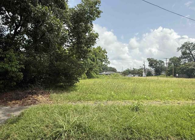 Property at 1304 W Cherry Ave, Orange, TX 77630